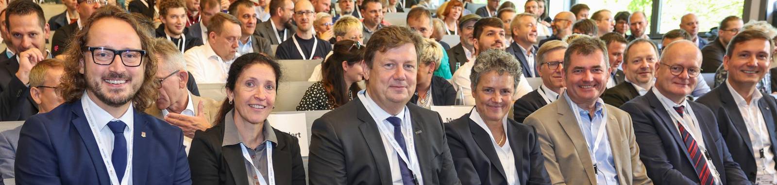 Oberbürgermeister Sebastian Müller-Bahr, Kathrin Schaper-Thoma (Geschäftsführerin Mitz GmbH), Prof. Dr. Markus Krabbes (Rektor Hochschule Merseburg), Ministerin Dr. Lydia Hüskens, Sirko Scheffler (Geschäftsführer brain-SCC GmbH), Staatssekretär Bernd Schlömer, Sven Czekalla (MdL) (1. Reihe v.l.)