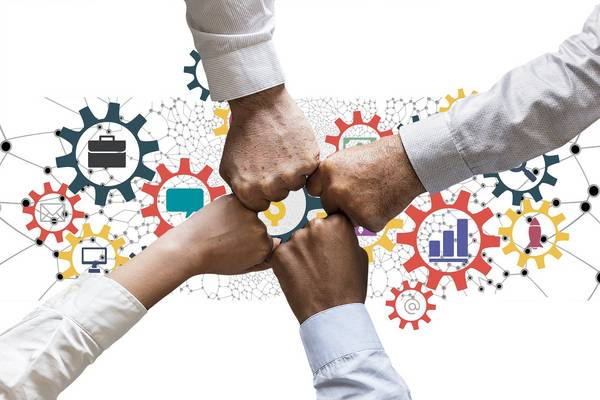 Unternehmen und Partner aus Wirtschaft und Wissenschaft © PixaBay